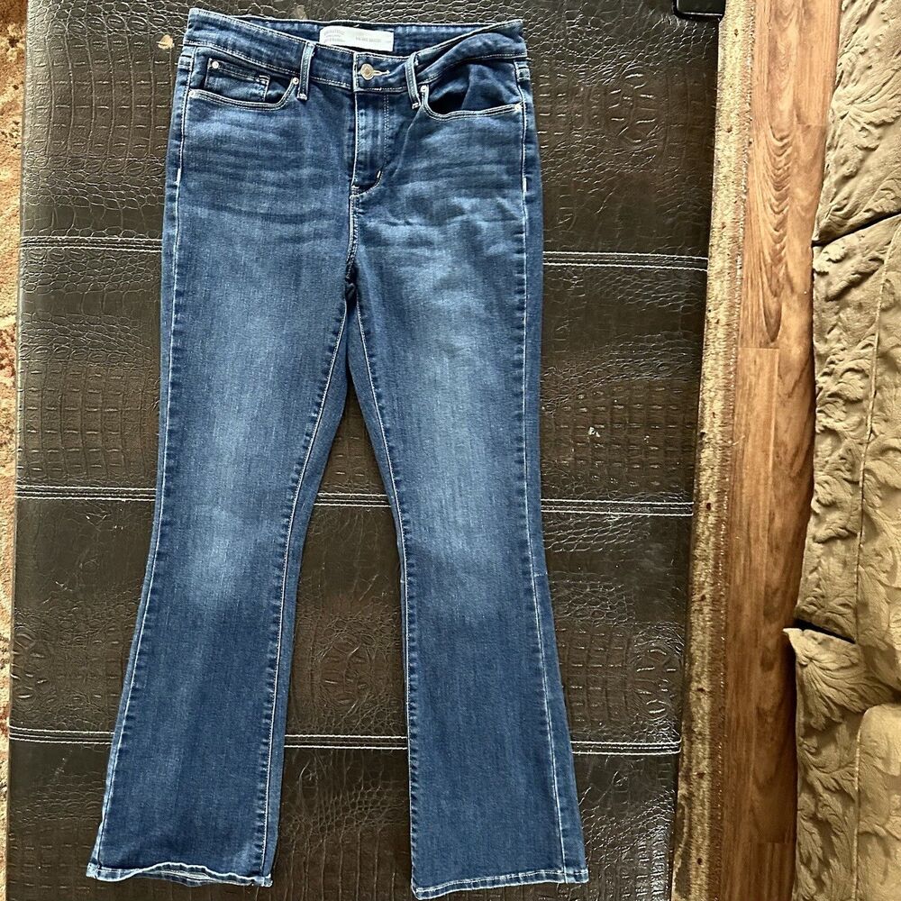 Levi's Signature Jeans Women's 8M Blue Mid-Rise Bootcut Pants tag (29/32)